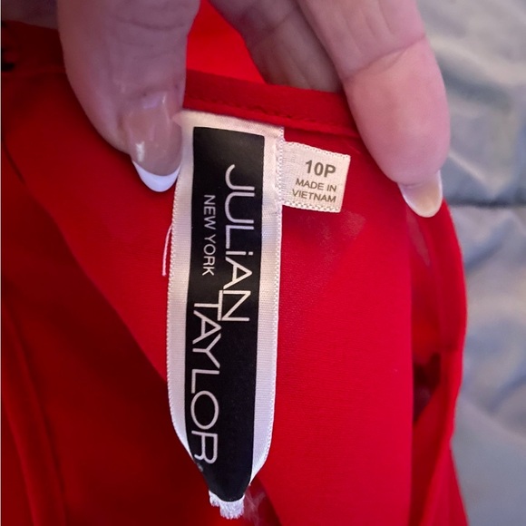 Elegant Red Lace Dress - Picture 2 of 2